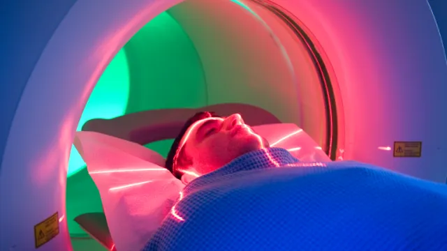 Tomografia por Emissão de Pósitrons (PET-CT)